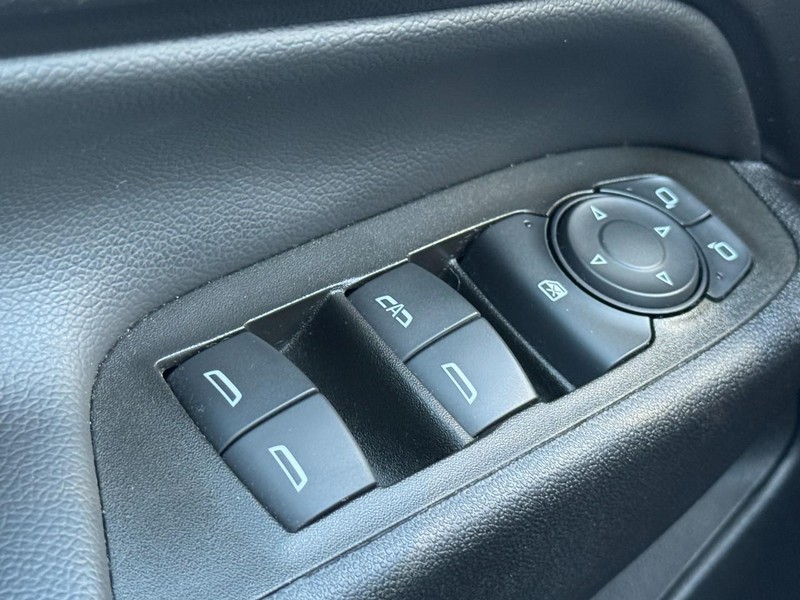 Chevrolet Equinox Vehicle Image 21