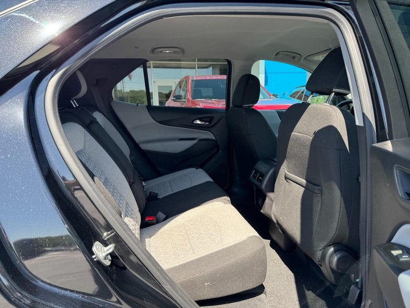 Chevrolet Equinox Vehicle Full-screen Gallery Image 10