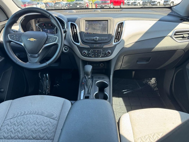 Chevrolet Equinox Vehicle Full-screen Gallery Image 11