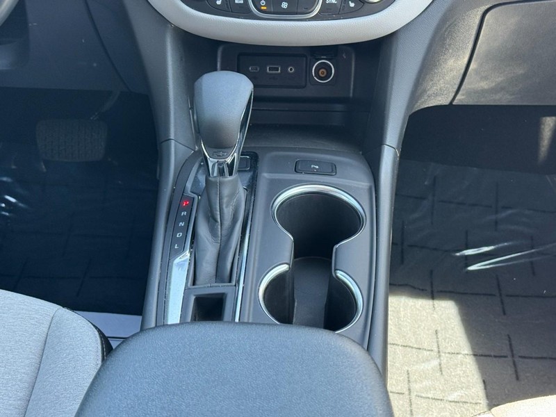 Chevrolet Equinox Vehicle Full-screen Gallery Image 14