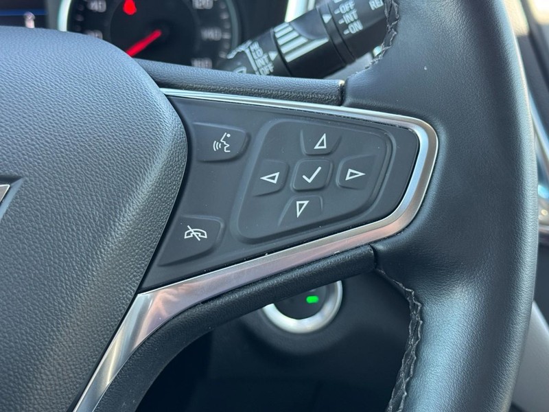 Chevrolet Equinox Vehicle Full-screen Gallery Image 17