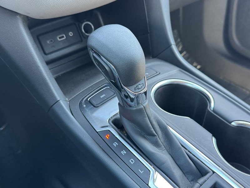 Chevrolet Equinox Vehicle Full-screen Gallery Image 19