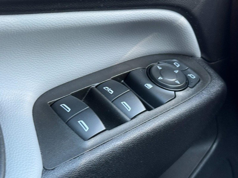 Chevrolet Equinox Vehicle Full-screen Gallery Image 22