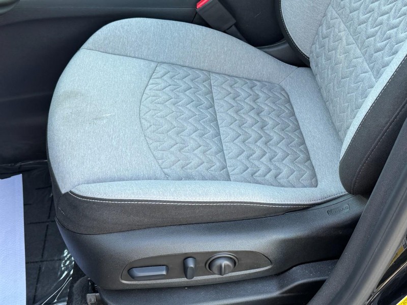 Chevrolet Equinox Vehicle Full-screen Gallery Image 23