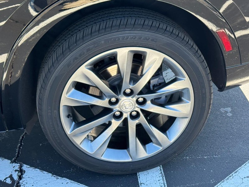Buick Envision Vehicle Full-screen Gallery Image 07