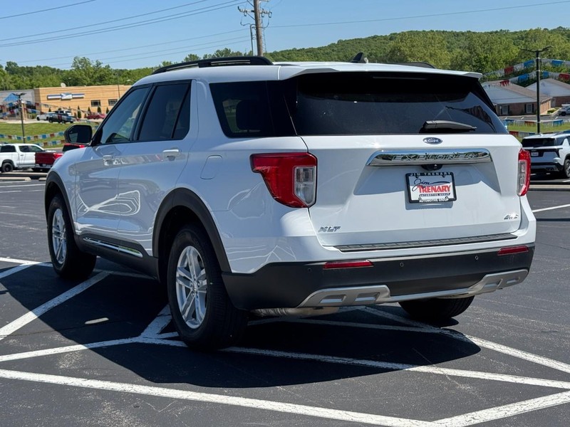 Ford Explorer Vehicle Image 06