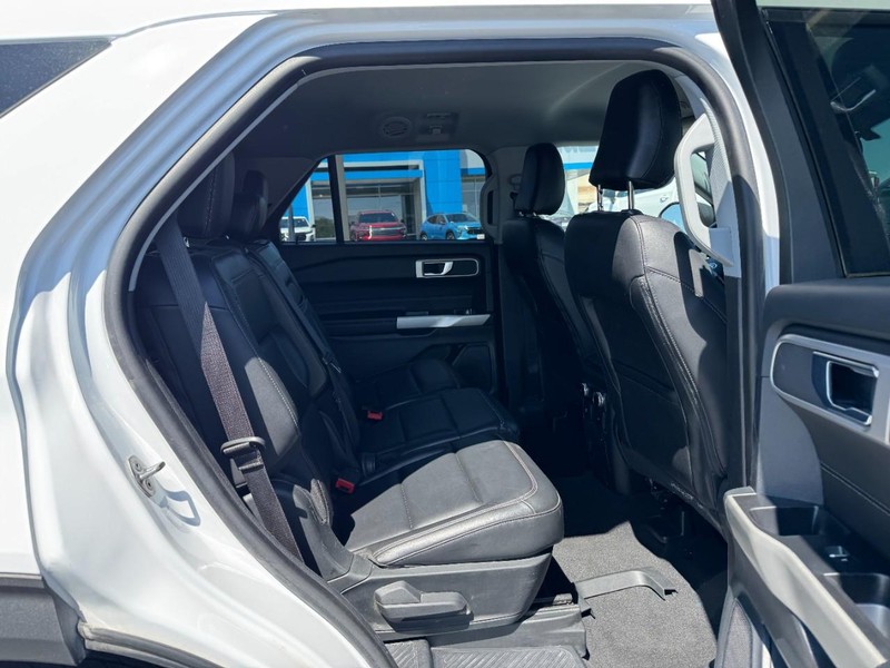 Ford Explorer Vehicle Image 10