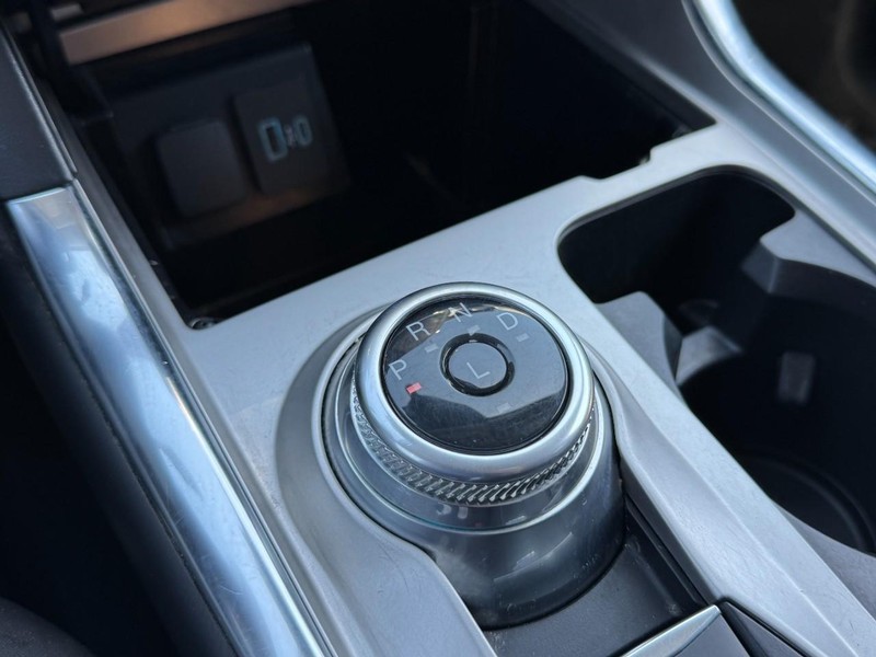 Ford Explorer Vehicle Image 19