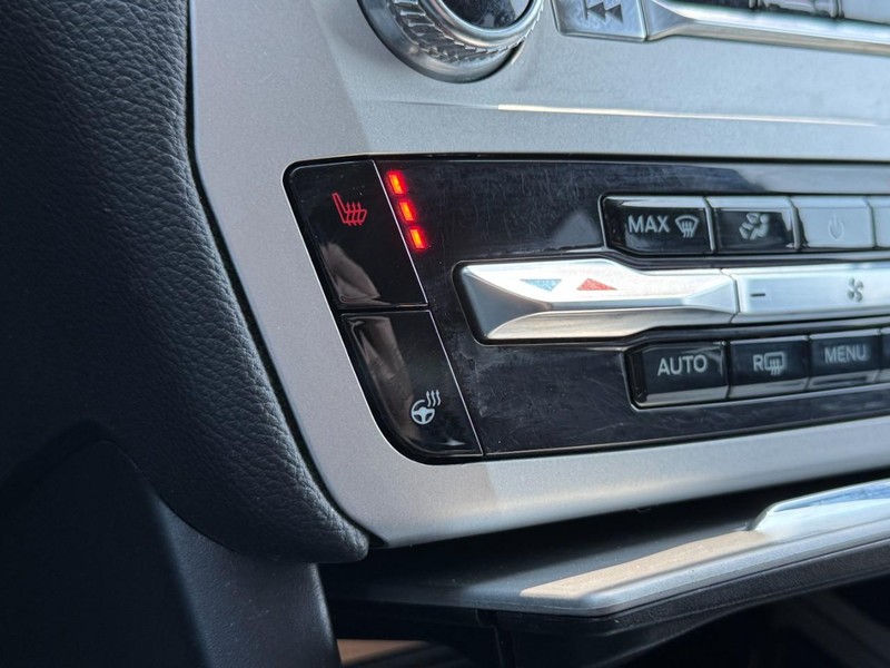 Ford Explorer Vehicle Image 20