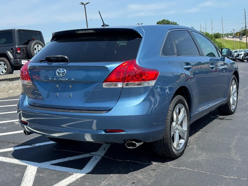 Toyota Venza Vehicle Full-screen Gallery Image 03