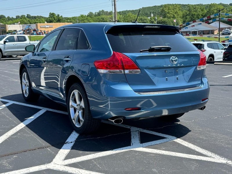 Toyota Venza Vehicle Full-screen Gallery Image 07