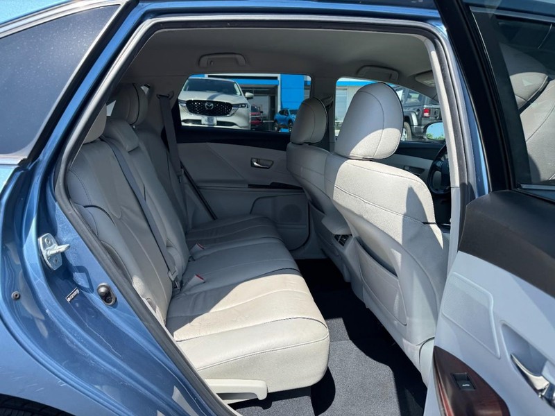 Toyota Venza Vehicle Full-screen Gallery Image 11