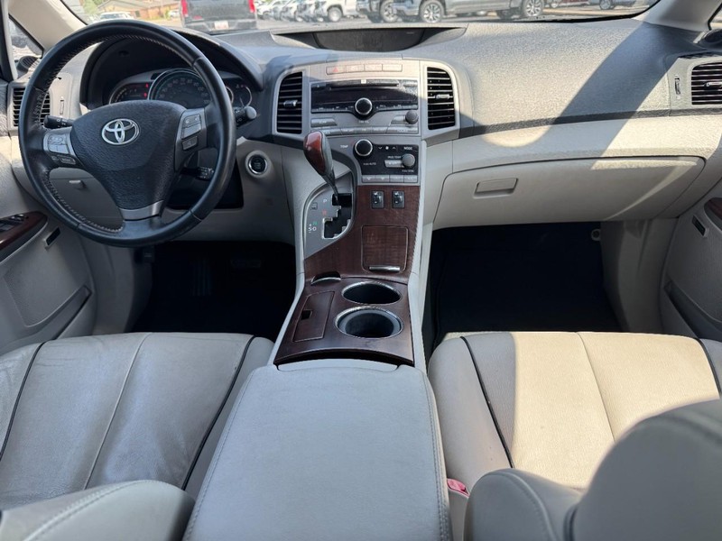 Toyota Venza Vehicle Full-screen Gallery Image 12