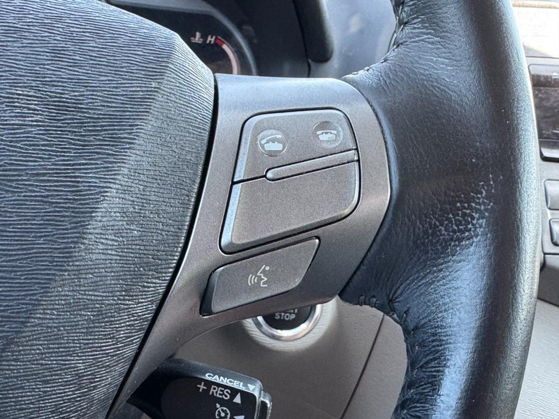 Toyota Venza Vehicle Full-screen Gallery Image 18