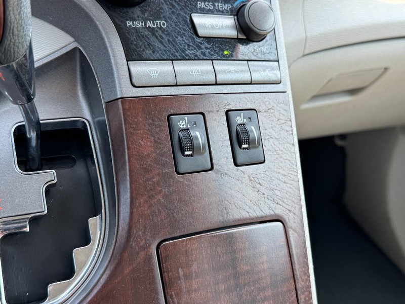 Toyota Venza Vehicle Full-screen Gallery Image 20