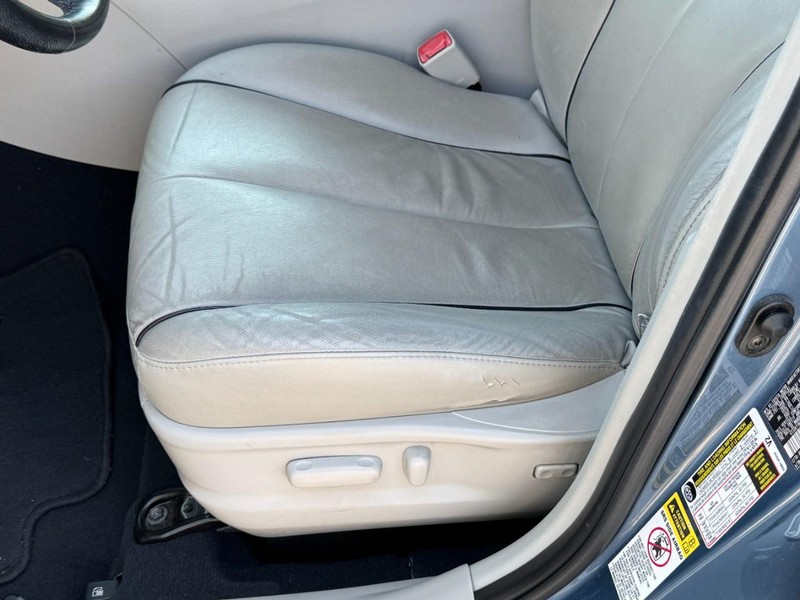 Toyota Venza Vehicle Full-screen Gallery Image 22