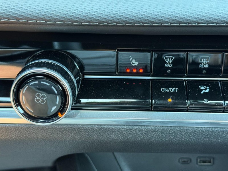 Chevrolet Equinox Vehicle Image 13