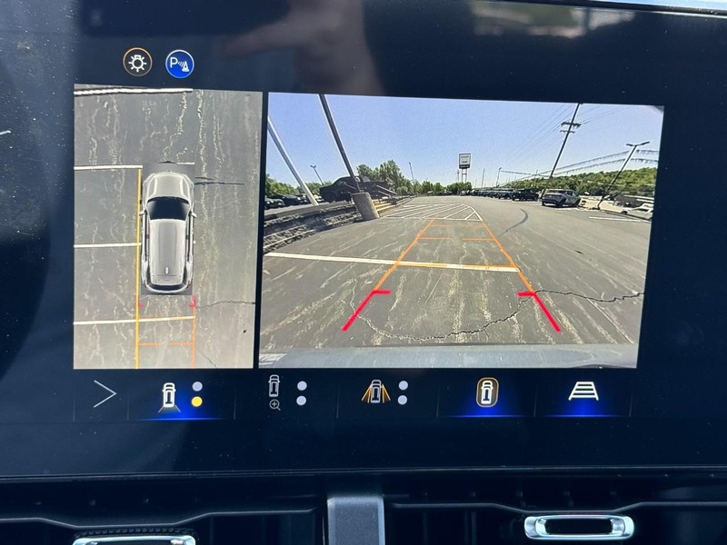 Chevrolet Equinox Vehicle Image 15