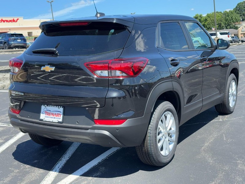 Chevrolet TrailBlazer Vehicle Image 04