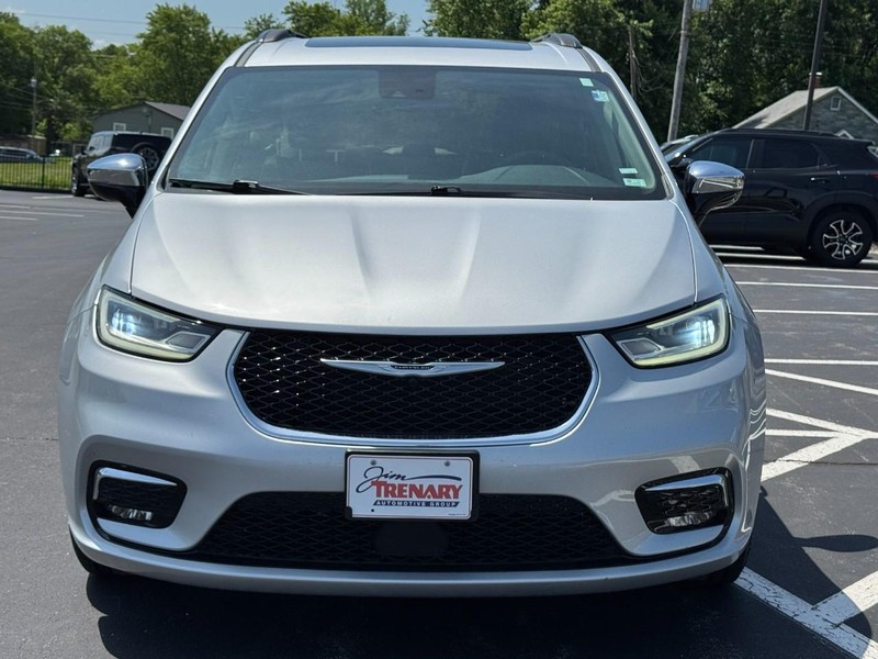 Chrysler Pacifica Vehicle Image 09