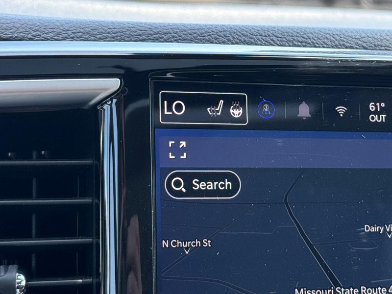 Chrysler Pacifica Vehicle Image 22