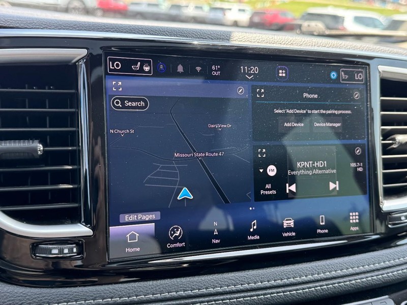 Chrysler Pacifica Vehicle Image 23