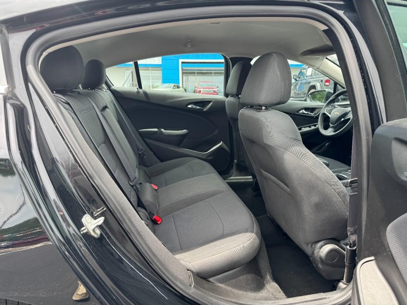 Chevrolet Cruze Vehicle Full-screen Gallery Image 10