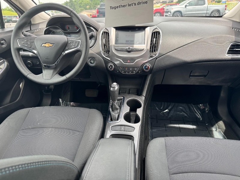 Chevrolet Cruze Vehicle Full-screen Gallery Image 11