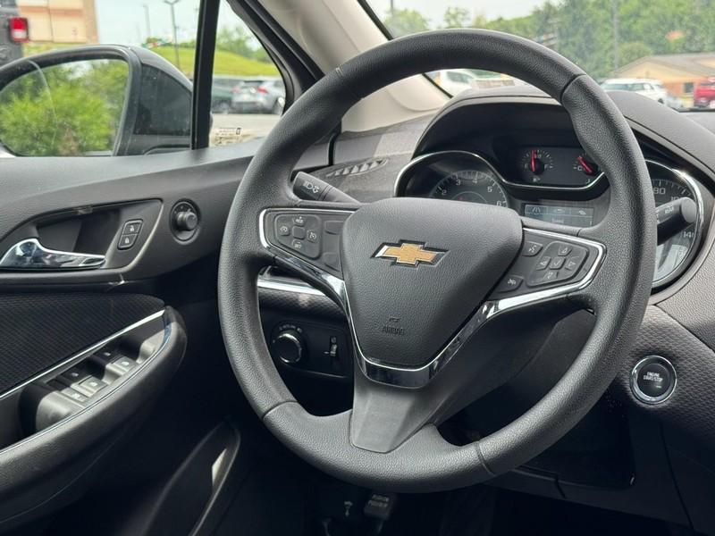 Chevrolet Cruze Vehicle Full-screen Gallery Image 12