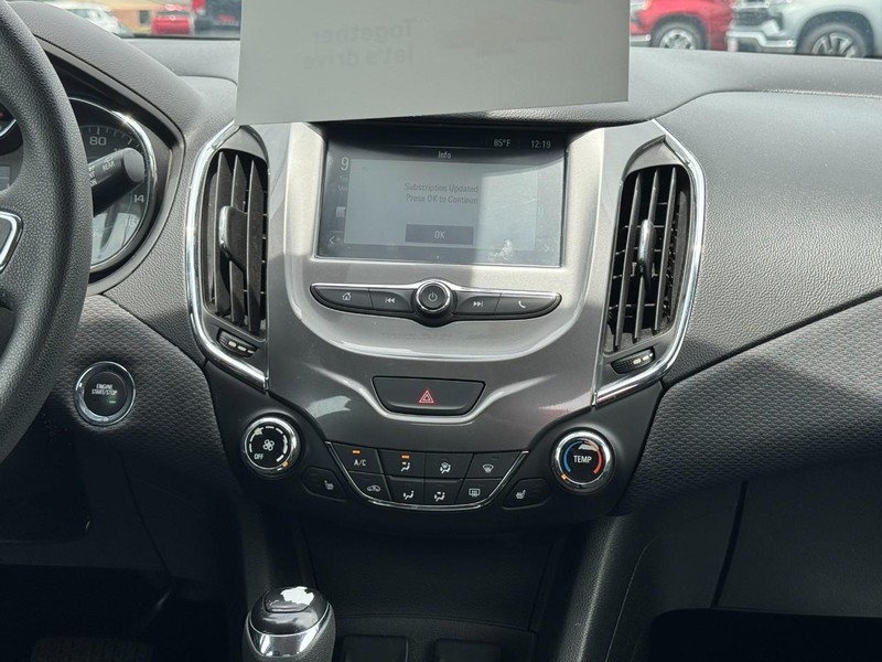 Chevrolet Cruze Vehicle Full-screen Gallery Image 13