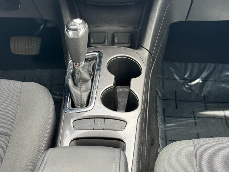Chevrolet Cruze Vehicle Full-screen Gallery Image 14