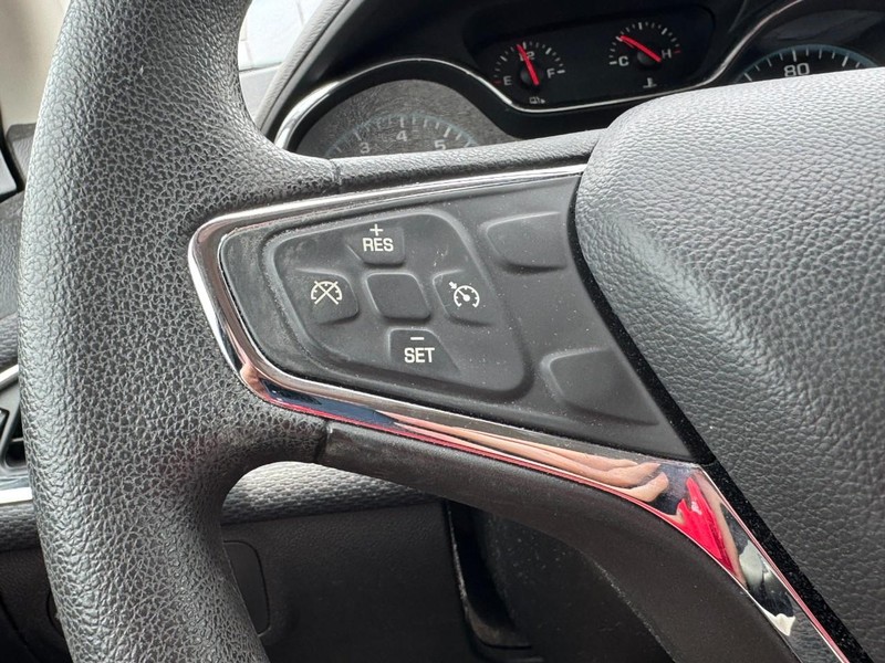 Chevrolet Cruze Vehicle Full-screen Gallery Image 16