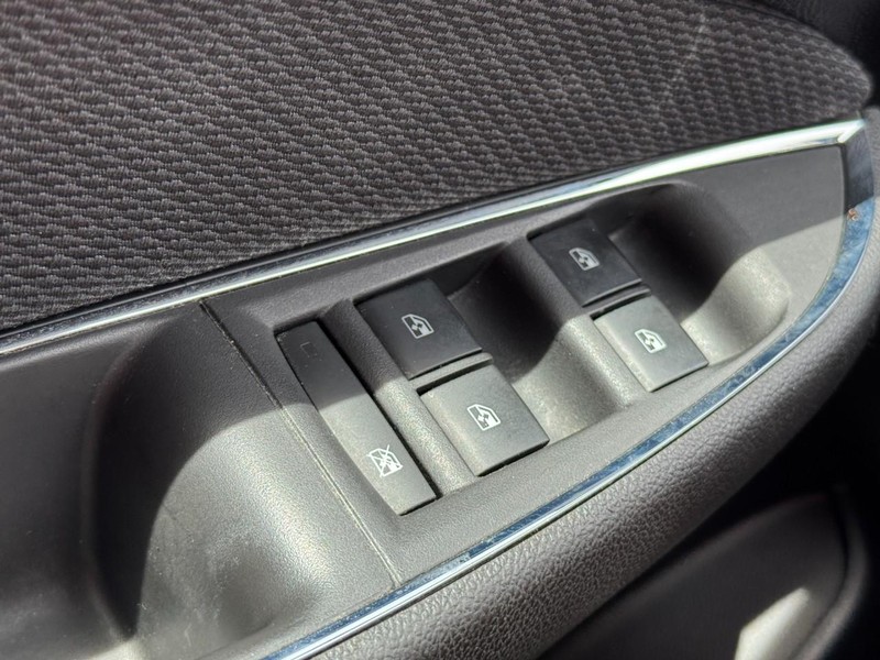 Chevrolet Cruze Vehicle Full-screen Gallery Image 22