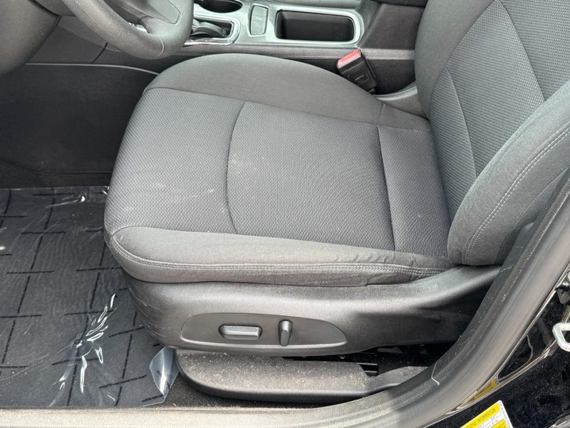 Chevrolet Cruze Vehicle Full-screen Gallery Image 23