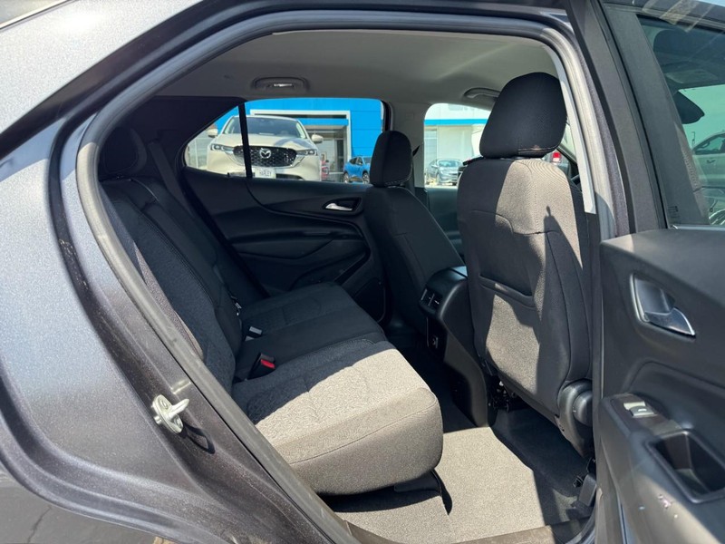 Chevrolet Equinox Vehicle Full-screen Gallery Image 10