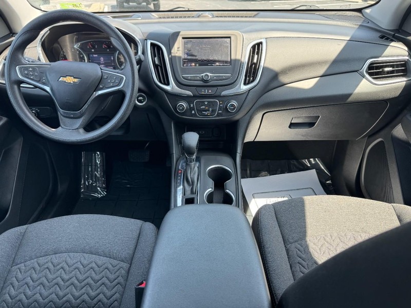 Chevrolet Equinox Vehicle Full-screen Gallery Image 11