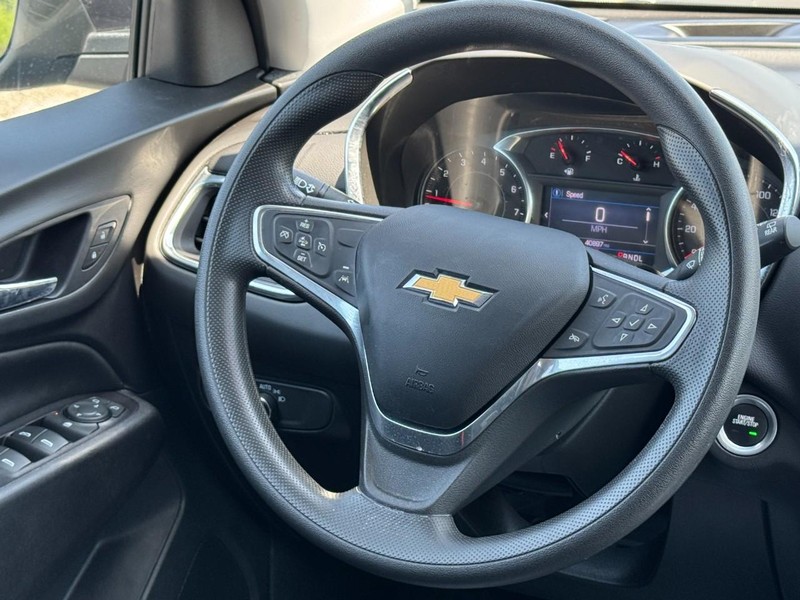 Chevrolet Equinox Vehicle Full-screen Gallery Image 12