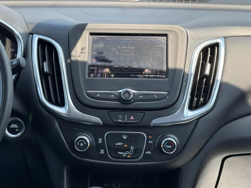 Chevrolet Equinox Vehicle Full-screen Gallery Image 13
