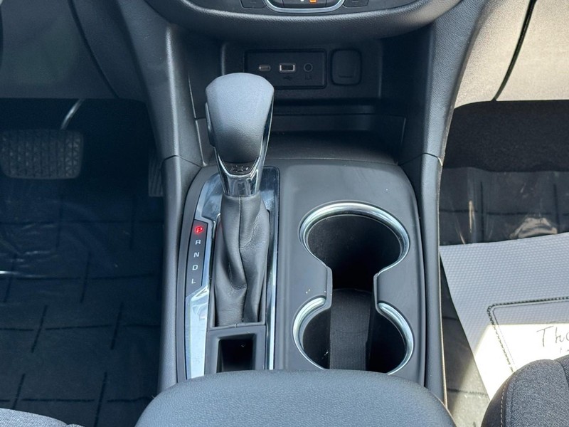 Chevrolet Equinox Vehicle Full-screen Gallery Image 14