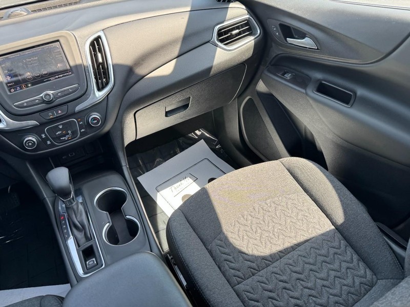 Chevrolet Equinox Vehicle Full-screen Gallery Image 15