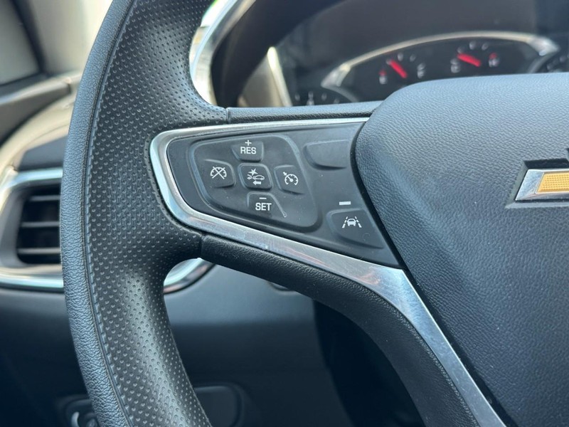 Chevrolet Equinox Vehicle Full-screen Gallery Image 16