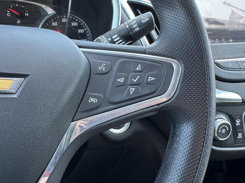 Chevrolet Equinox Vehicle Full-screen Gallery Image 17