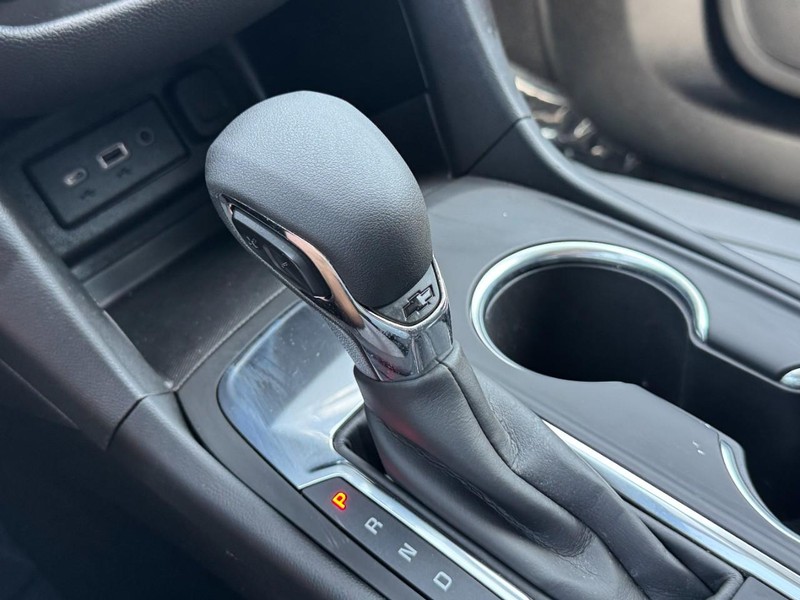 Chevrolet Equinox Vehicle Full-screen Gallery Image 19