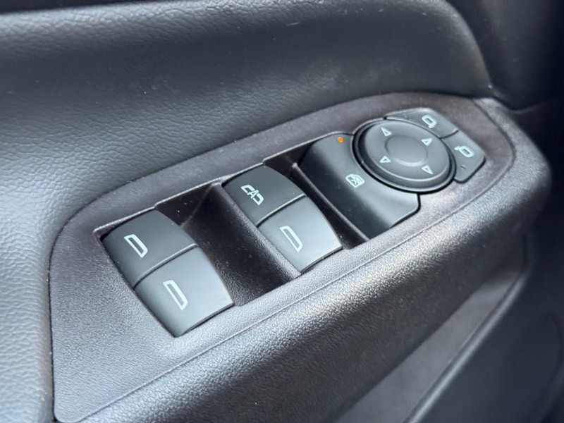 Chevrolet Equinox Vehicle Full-screen Gallery Image 21