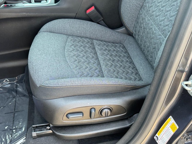Chevrolet Equinox Vehicle Full-screen Gallery Image 22