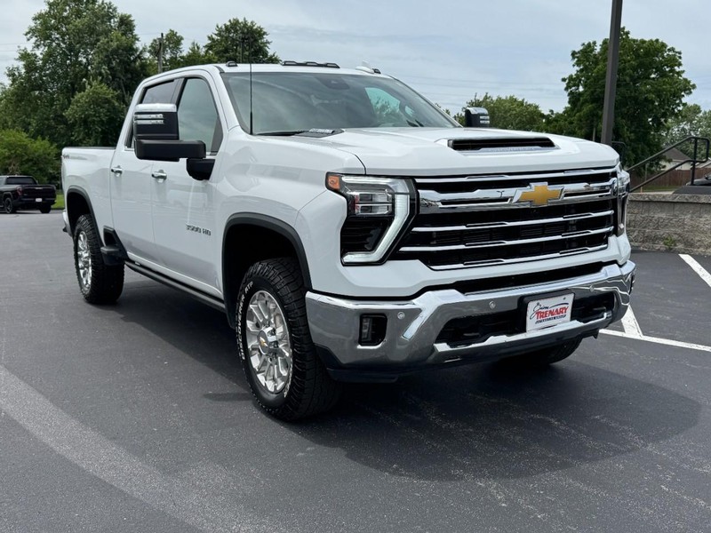 Chevrolet Silverado 3500HD Vehicle Image 02