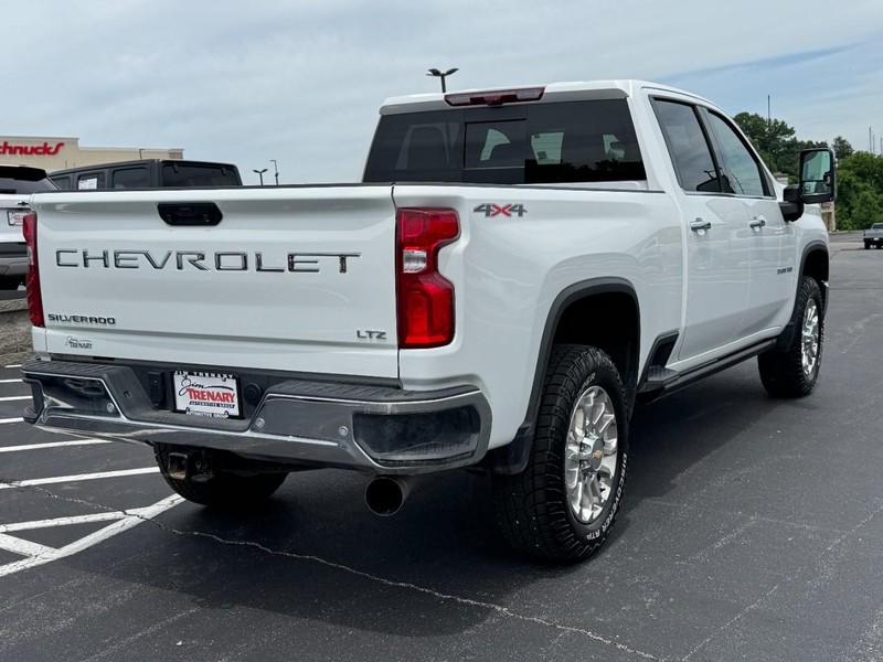 Chevrolet Silverado 3500HD Vehicle Image 03