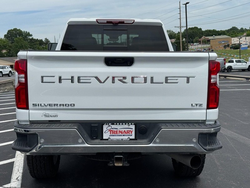 Chevrolet Silverado 3500HD Vehicle Image 04