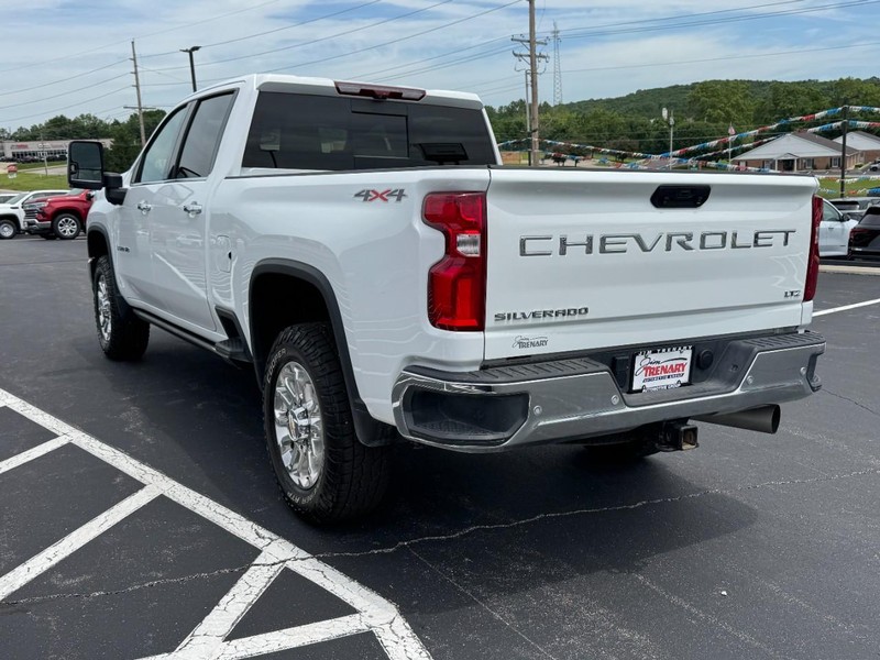 Chevrolet Silverado 3500HD Vehicle Image 06