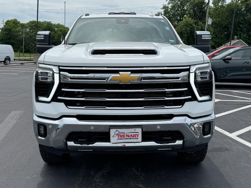 Chevrolet Silverado 3500HD Vehicle Image 09